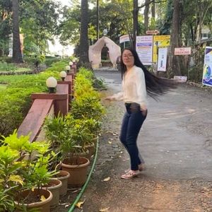 Meet your Posher, Flora